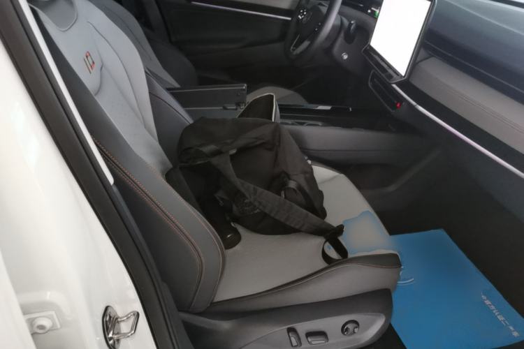 Used Volkswagen ID.7 VIZZION 2024 AIR model Right Front Seat