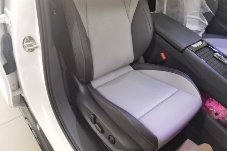 Used Volkswagen ID.7 VIZZION 2024 AIR model Right Front Seat