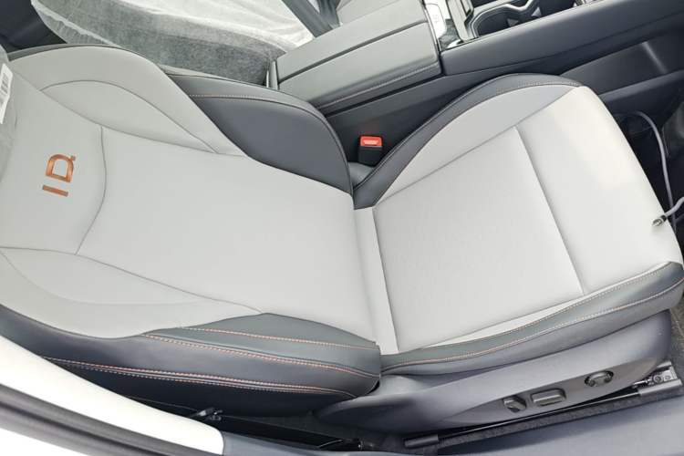 Used Volkswagen ID.7 VIZZION 2024 AIR model Right Front Seat
