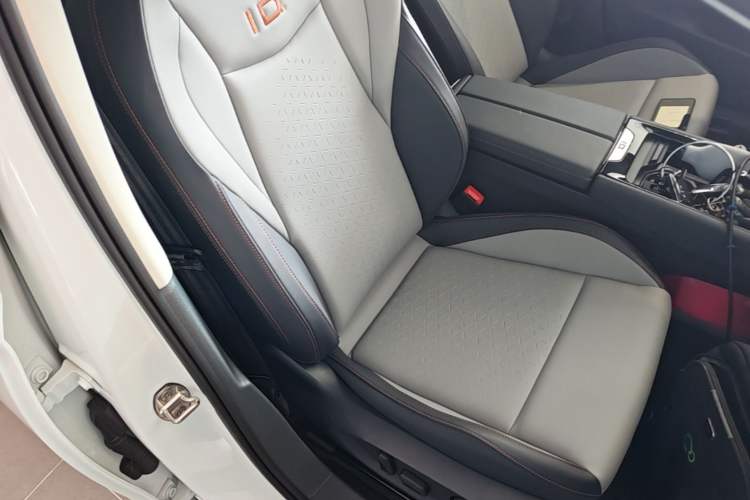 Used Volkswagen ID.7 VIZZION 2024 AIR model Right Front Seat