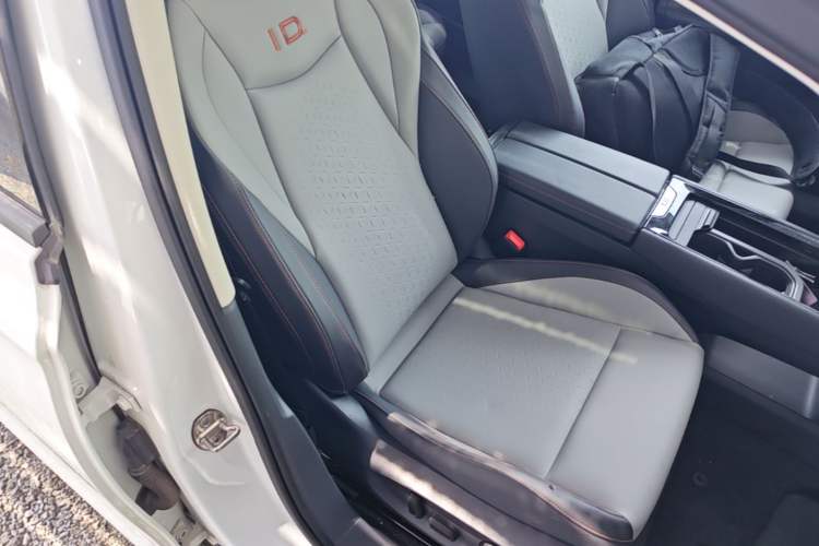 Used Volkswagen ID.7 VIZZION 2024 AIR model Right Front Seat