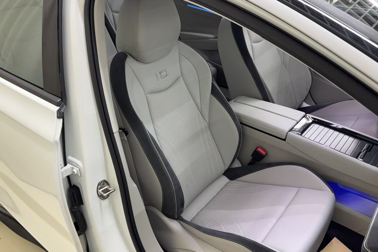 Used Volkswagen ID.7 VIZZION 2024 First Edition Right Front Seat