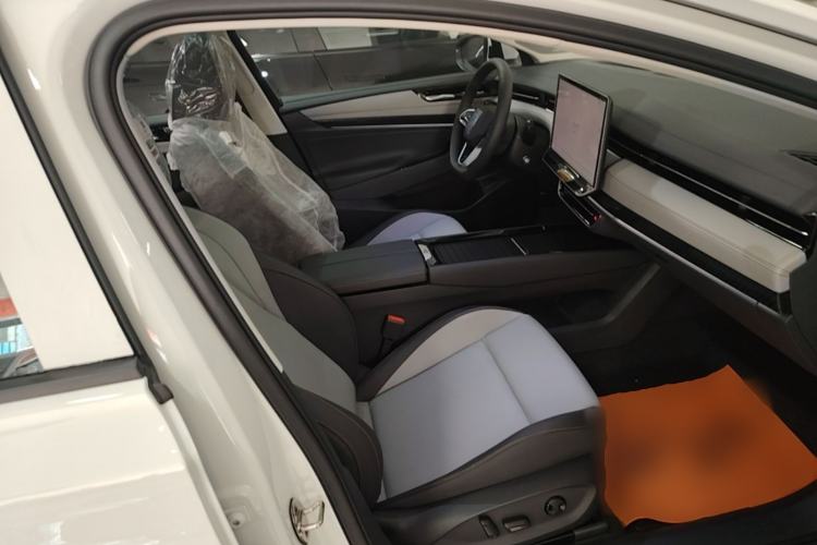Used Volkswagen ID.7 VIZZION 2024 AIR model Right Front Seat
