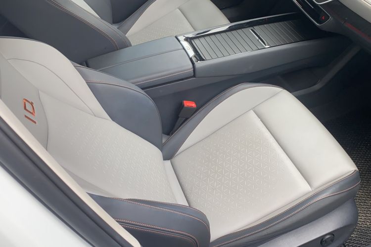 Used Volkswagen ID.7 VIZZION 2024 AIR model Right Front Seat