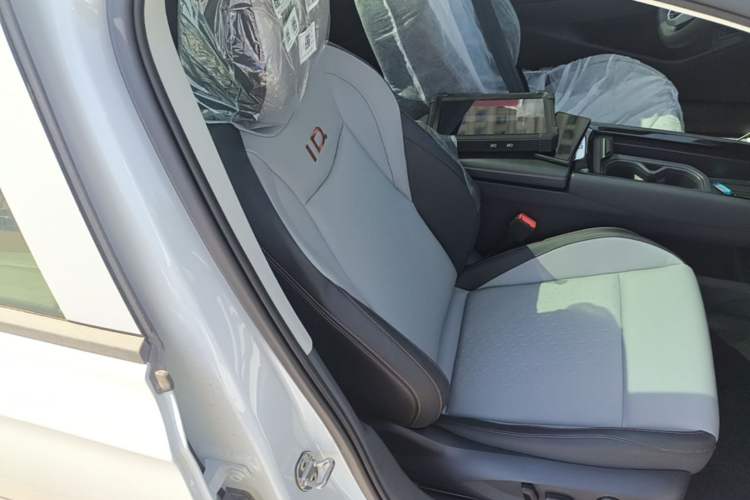 Used Volkswagen ID.7 VIZZION 2024 AIR model Right Front Seat