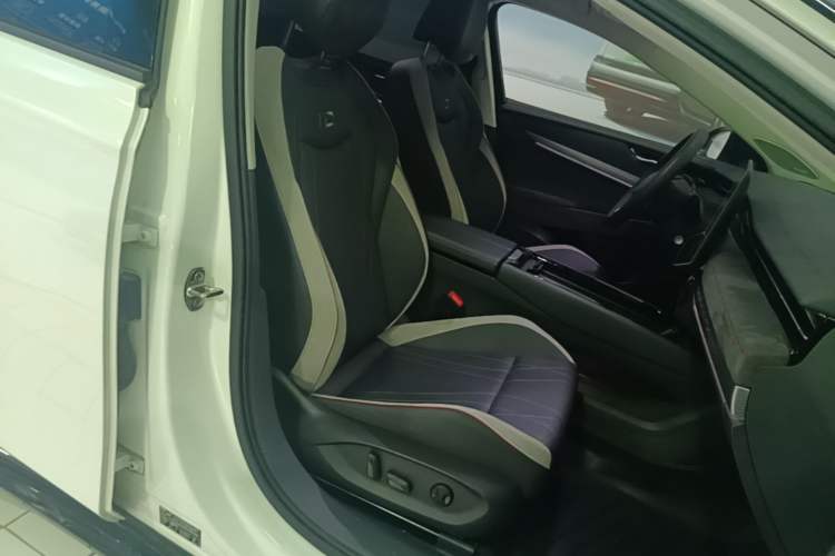 Used Volkswagen ID.7 VIZZION 2024 PRIME Right Front Seat