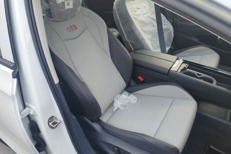 Used Volkswagen ID.7 VIZZION 2024 AIR model Right Front Seat