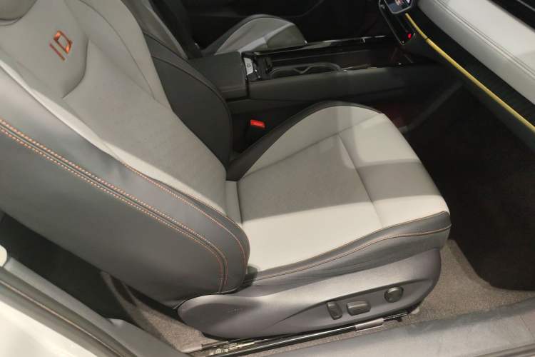 Used Volkswagen ID.7 VIZZION 2024 AIR model Right Front Seat