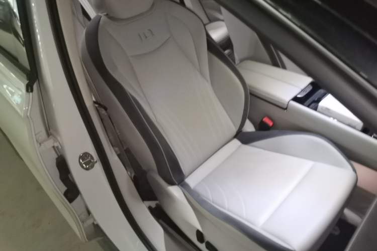 Used Volkswagen ID.7 VIZZION 2024 First Edition Right Front Seat