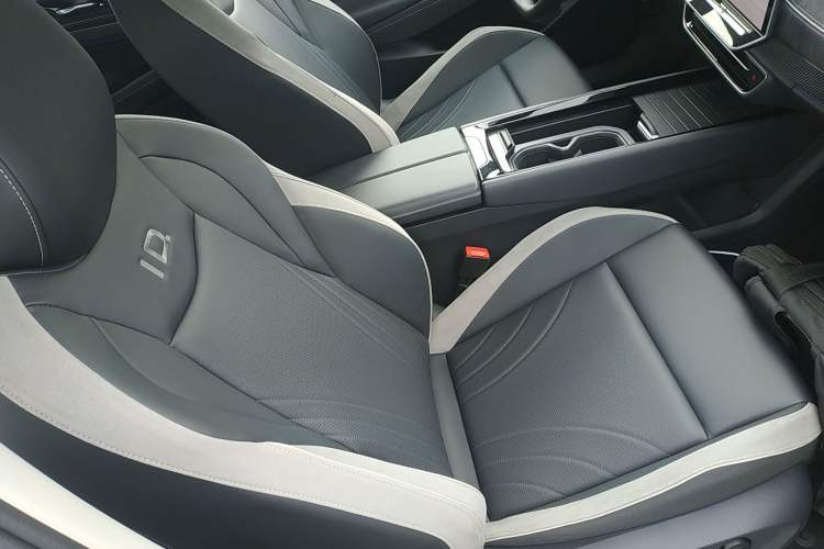 Used Volkswagen ID.7 VIZZION 2024 First Edition Right Front Seat