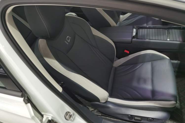 Used Volkswagen ID.7 VIZZION 2024 PRO Model Right Front Seat