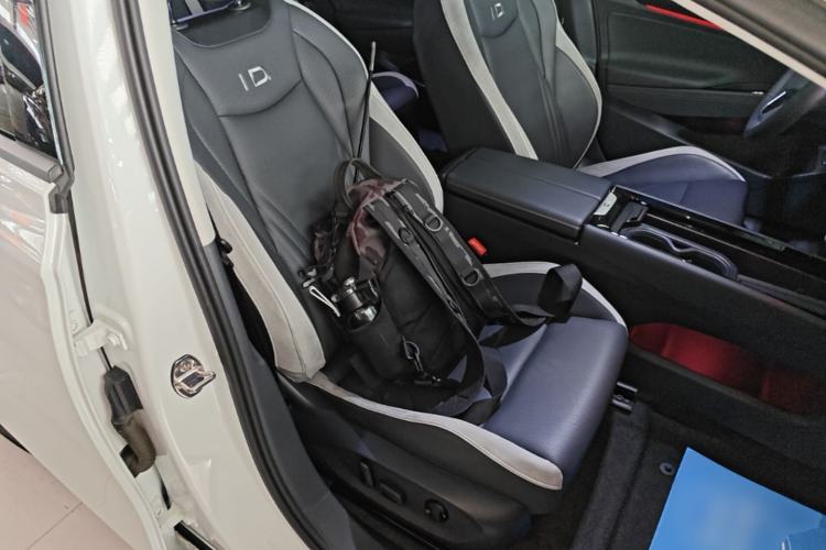 Used Volkswagen ID.7 VIZZION 2024 AIR model Right Front Seat