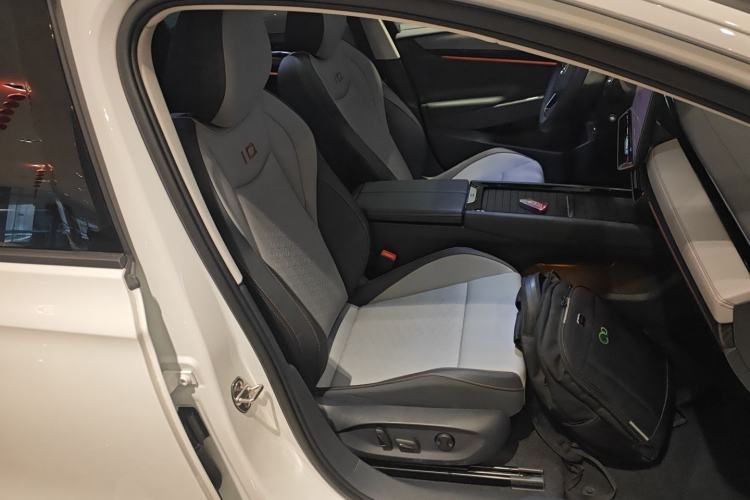 Used Volkswagen ID.7 VIZZION 2024 AIR model Right Front Seat