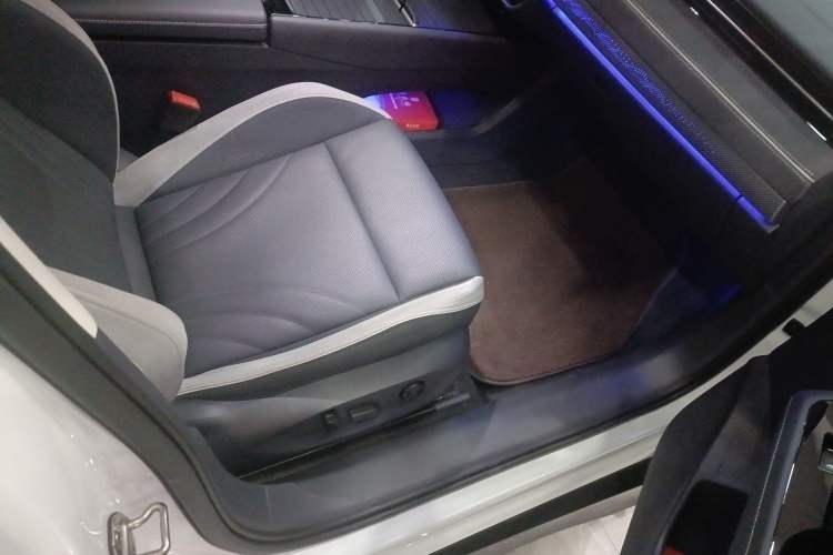 Used Volkswagen ID.7 VIZZION 2024 PRO Model Right Front Seat
