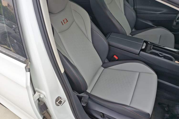 Used Volkswagen ID.7 VIZZION 2024 AIR model Right Front Seat