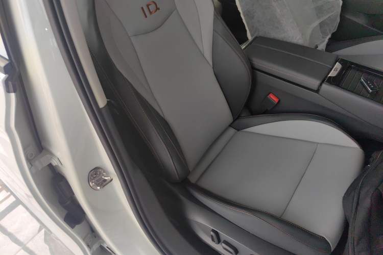 Used Volkswagen ID.7 VIZZION 2024 AIR model Right Front Seat