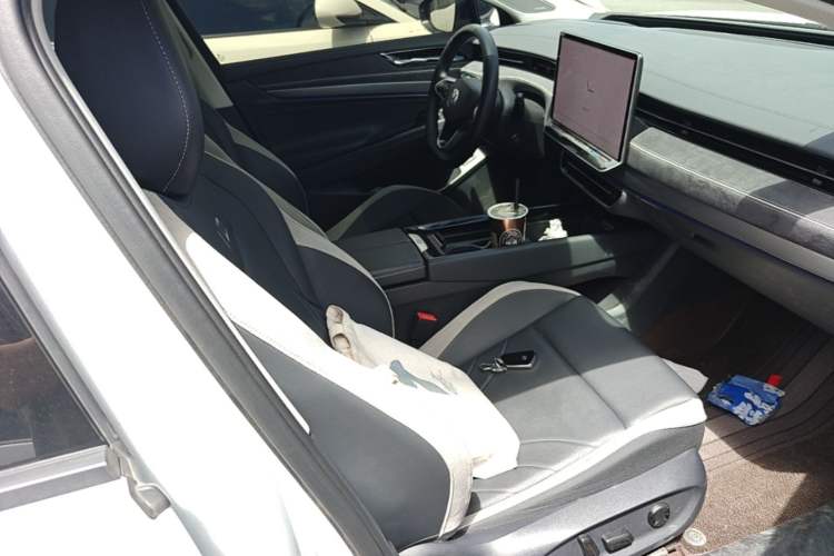 Used Volkswagen ID.7 VIZZION 2024 First Edition Right Front Seat