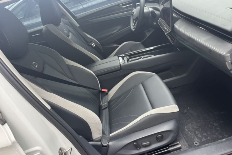 Used Volkswagen ID.7 VIZZION 2024 First Edition Right Front Seat
