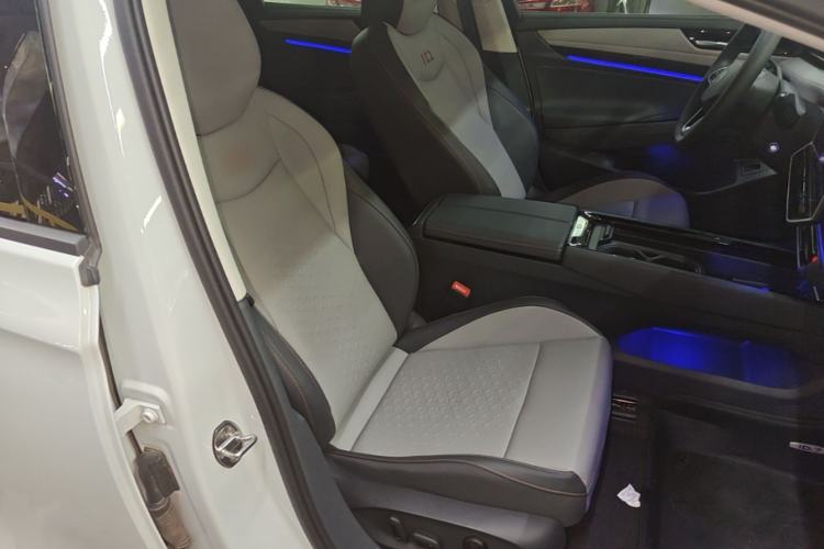 Used Volkswagen ID.7 VIZZION 2024 AIR model Right Front Seat