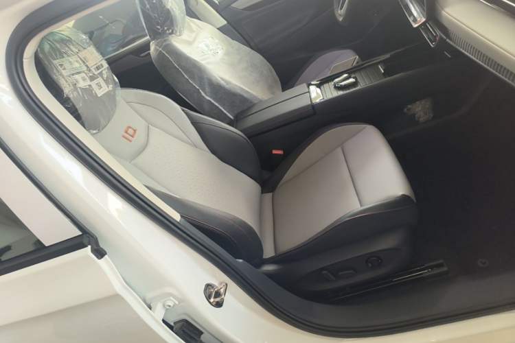 Used Volkswagen ID.7 VIZZION 2024 AIR model Right Front Seat