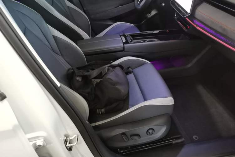 Used Volkswagen ID.7 VIZZION 2024 PRIME Right Front Seat