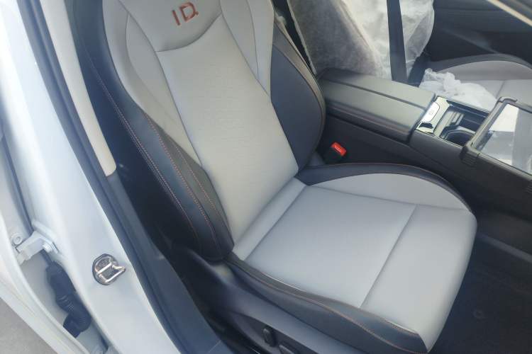 Used Volkswagen ID.7 VIZZION 2024 AIR model Right Front Seat