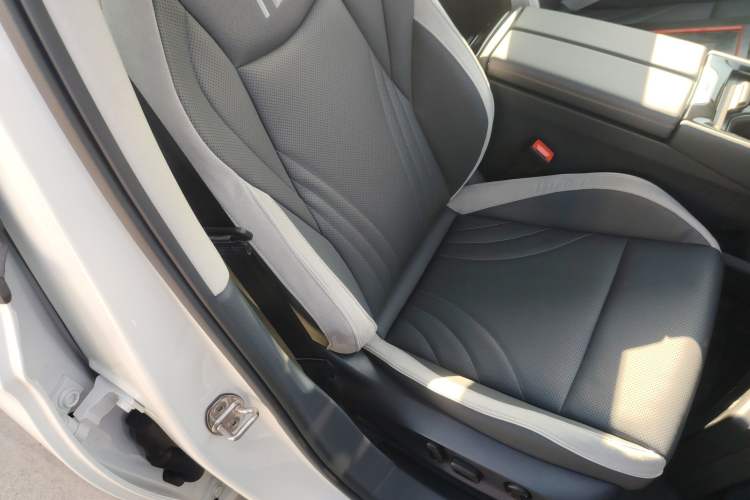 Used Volkswagen ID.7 VIZZION 2024 AIR model Right Front Seat