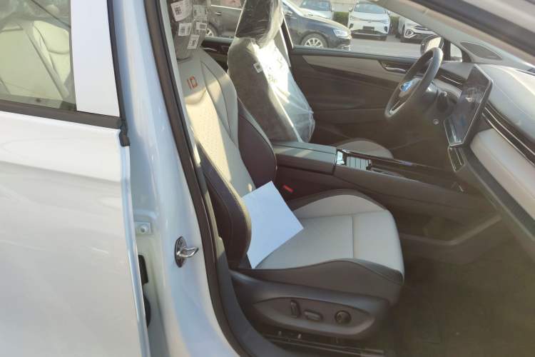 Used Volkswagen ID.7 VIZZION 2024 AIR model Right Front Seat