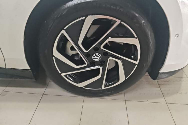 Used Volkswagen ID.7 VIZZION 2024 PRO Model Right Front Wheel Hub