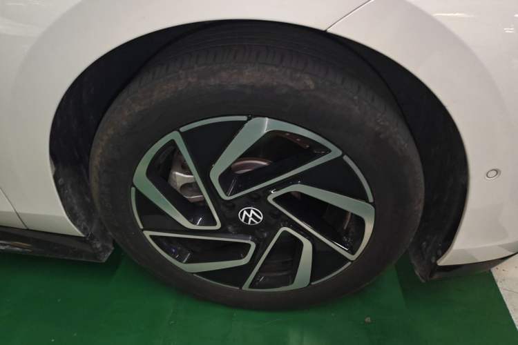 Used Volkswagen ID.7 VIZZION 2024 PRO Model Right Front Wheel Hub