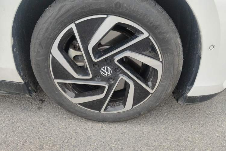 Used Volkswagen ID.7 VIZZION 2024 PRO Model Right Front Wheel Hub