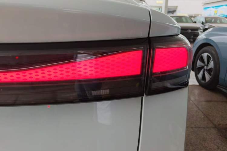 Used Volkswagen ID.7 VIZZION 2024 PRO Model Right Rear Taillight