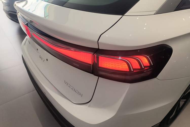 Used Volkswagen ID.7 VIZZION 2024 AIR model Right Rear Taillight