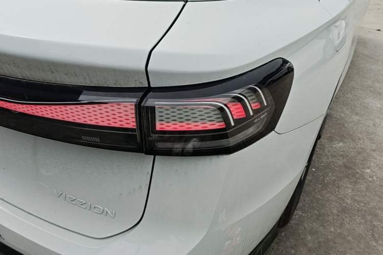 Used Volkswagen ID.7 VIZZION 2024 AIR model Right Rear Taillight