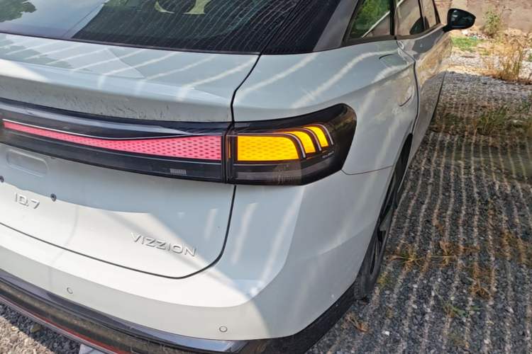 Used Volkswagen ID.7 VIZZION 2024 AIR model Right Rear Taillight