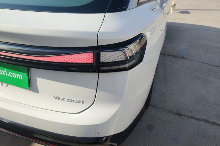 Used Volkswagen ID.7 VIZZION 2024 AIR model Right Rear Taillight