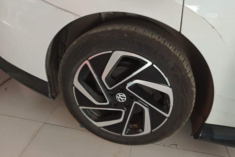 Used Volkswagen ID.7 VIZZION 2024 PRO Model Right Rear Wheel Hub