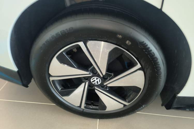Used Volkswagen ID.7 VIZZION 2024 AIR model Right Rear Wheel Hub