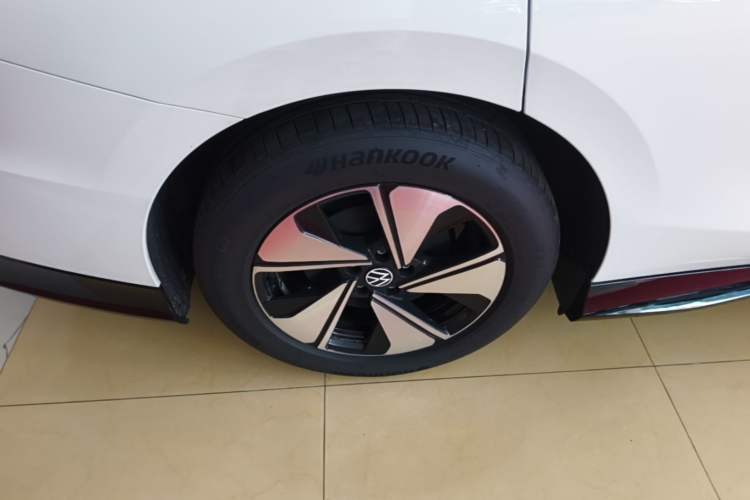 Used Volkswagen ID.7 VIZZION 2024 AIR model Right Rear Wheel Hub
