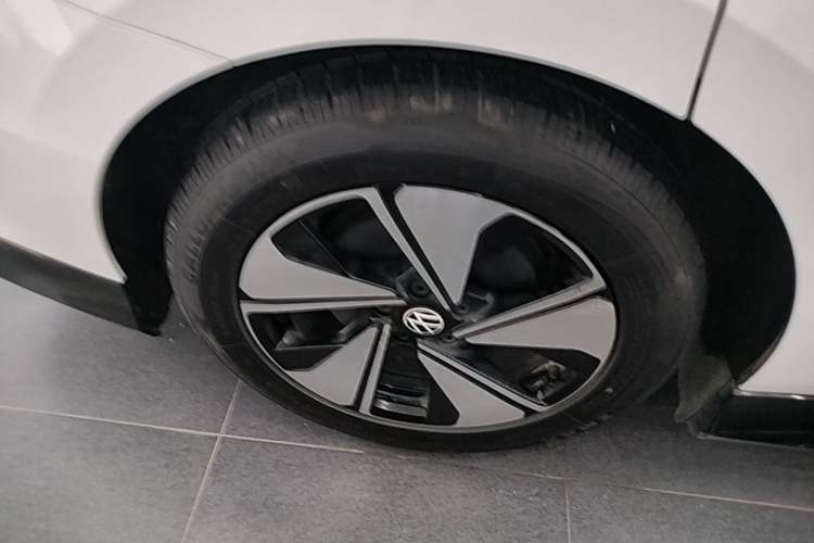 Used Volkswagen ID.7 VIZZION 2024 AIR model Right Rear Wheel Hub