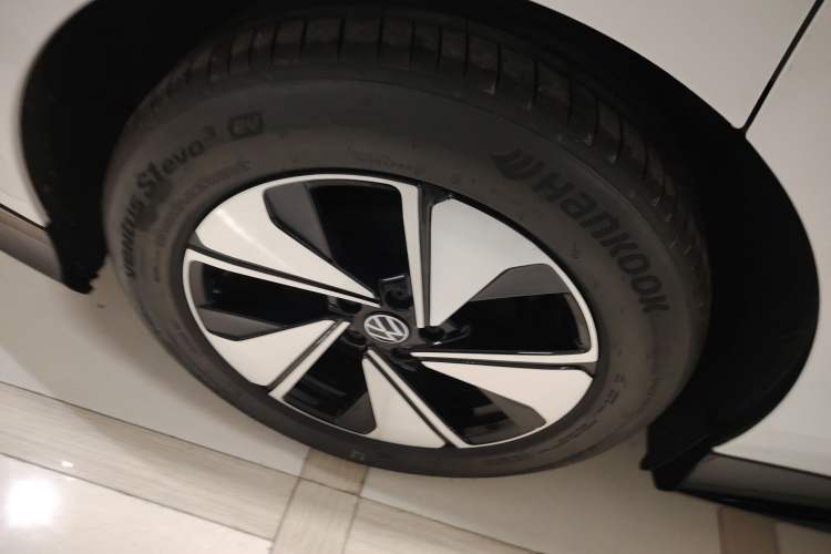 Used Volkswagen ID.7 VIZZION 2024 AIR model Right Rear Wheel Hub