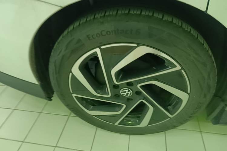 Used Volkswagen ID.7 VIZZION 2024 PRO Model Right Rear Wheel Hub