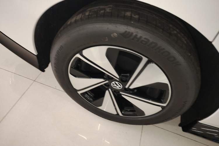 Used Volkswagen ID.7 VIZZION 2024 AIR model Right Rear Wheel Hub