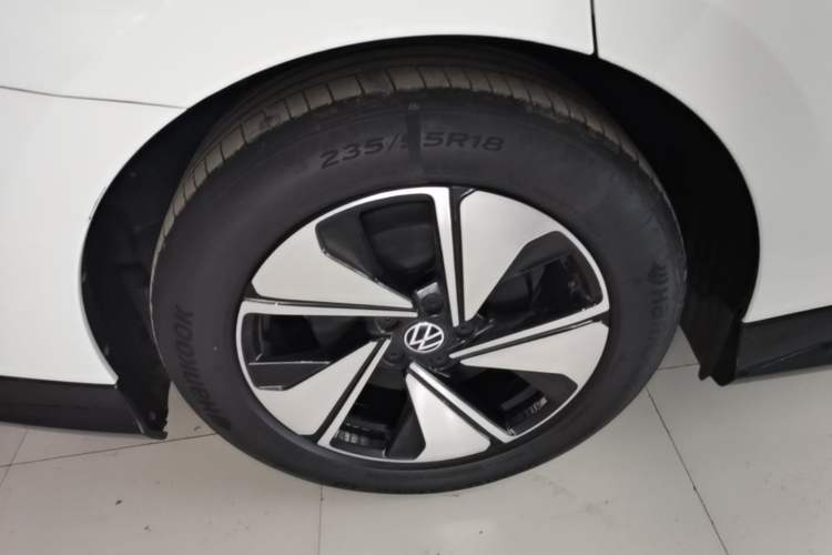 Used Volkswagen ID.7 VIZZION 2024 AIR model Right Rear Wheel Hub