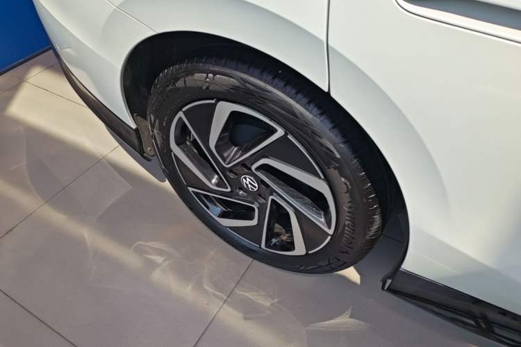 Used Volkswagen ID.7 VIZZION 2024 PRO Model Right Rear Wheel Hub