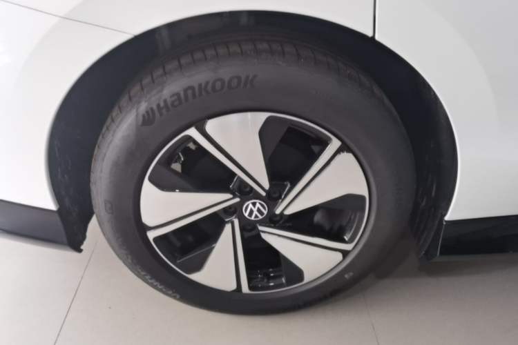 Used Volkswagen ID.7 VIZZION 2024 AIR model Right Rear Wheel Hub