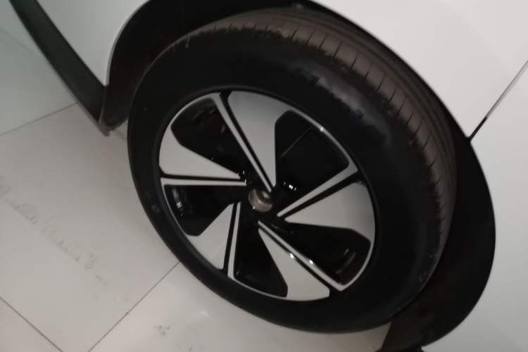 Used Volkswagen ID.7 VIZZION 2024 AIR model Right Rear Wheel Hub