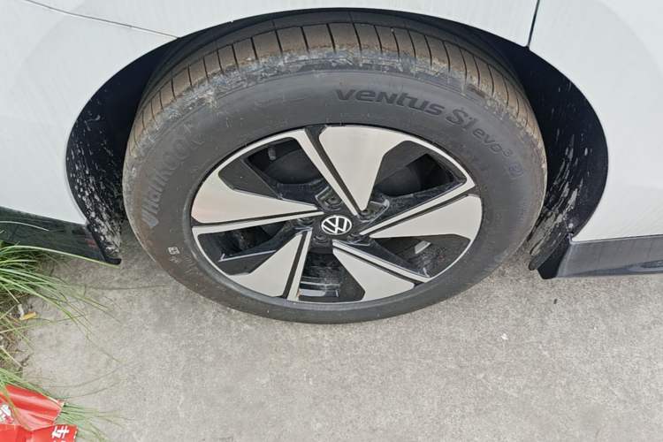 Used Volkswagen ID.7 VIZZION 2024 AIR model Right Rear Wheel Hub