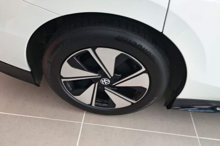 Used Volkswagen ID.7 VIZZION 2024 AIR model Right Rear Wheel Hub