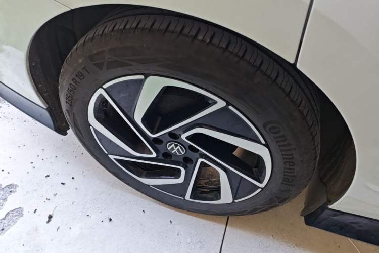 Used Volkswagen ID.7 VIZZION 2024 PRO Model Right Rear Wheel Hub